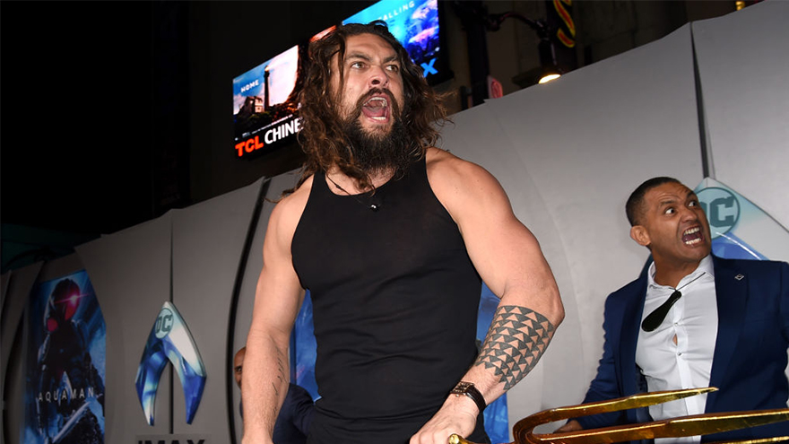 Jason Momoa performs MEAN Haka at Aquaman premiere!