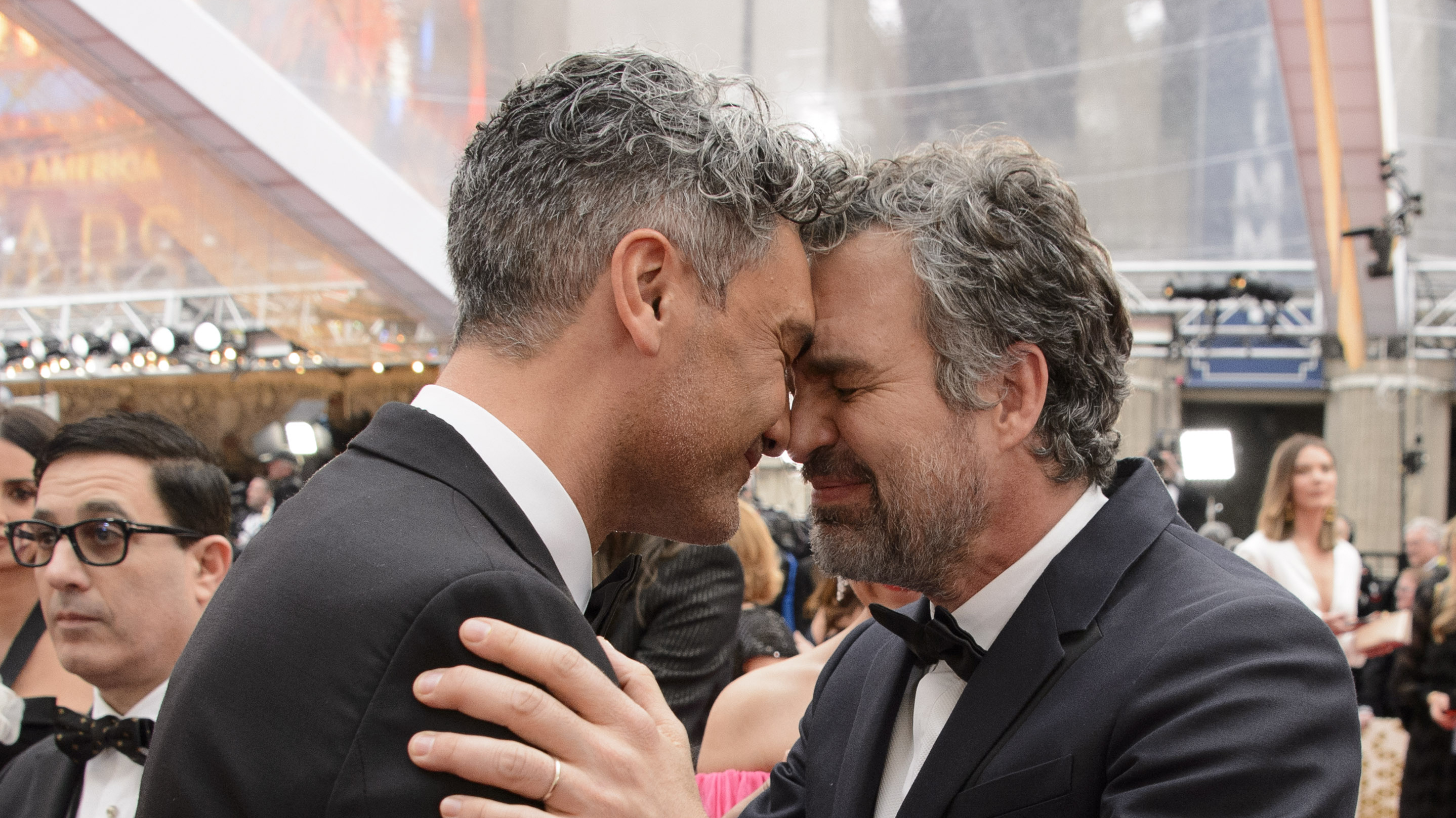 Mark Ruffalo & Taika Waititi share emotional hongi after historic Oscar win