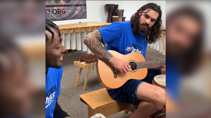Steven Adams serenades his OKC teammates