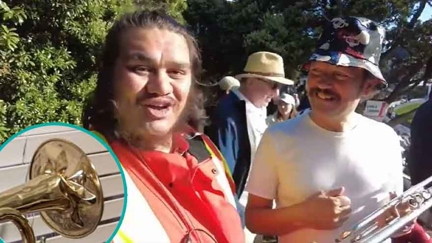 Wellington security guard’s ‘Kiwi as’ response to tourist goes viral!