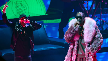 Snoop & Eminem bring the Metaverse to Life during 2022 VMA Performance!