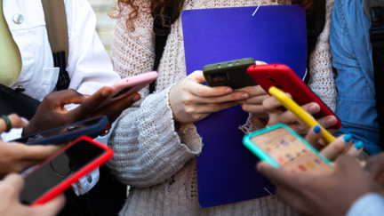 Australia Bans Social Media: No More Facebook or Insta for Kids Under 16 🚫📱